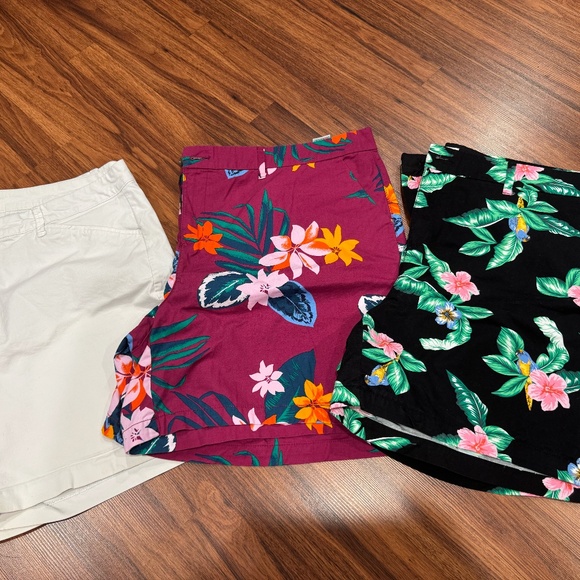 Bundle of 3 Old Navy Shorts - Picture 1 of 11